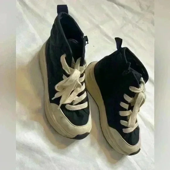 Zara Girls Size 1 High Top Quilted Shoes Black Cream - Picture 2 of 8
